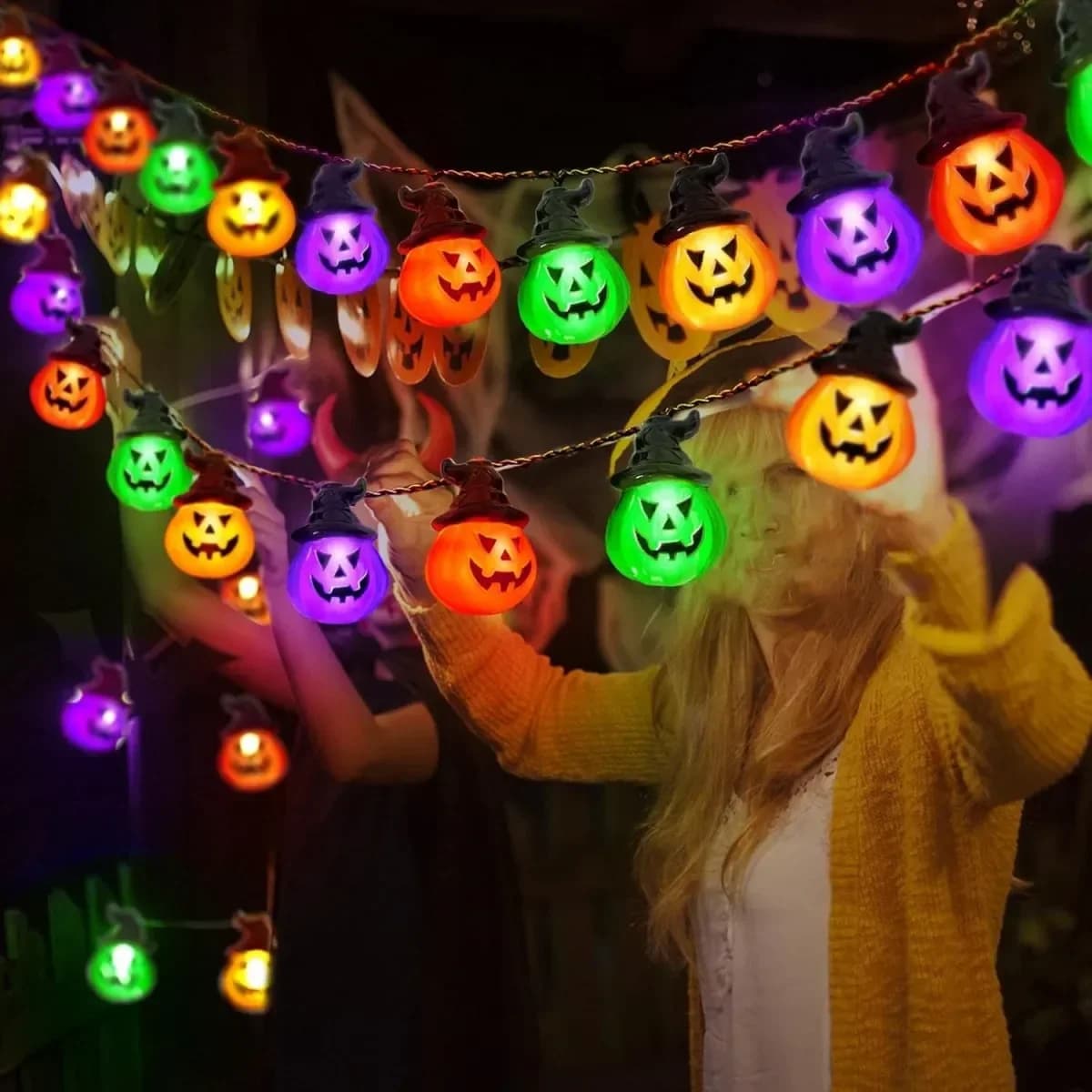 נורת LED רב-גונית בצורת דלעת עם כובעי מכשפות ורוחות